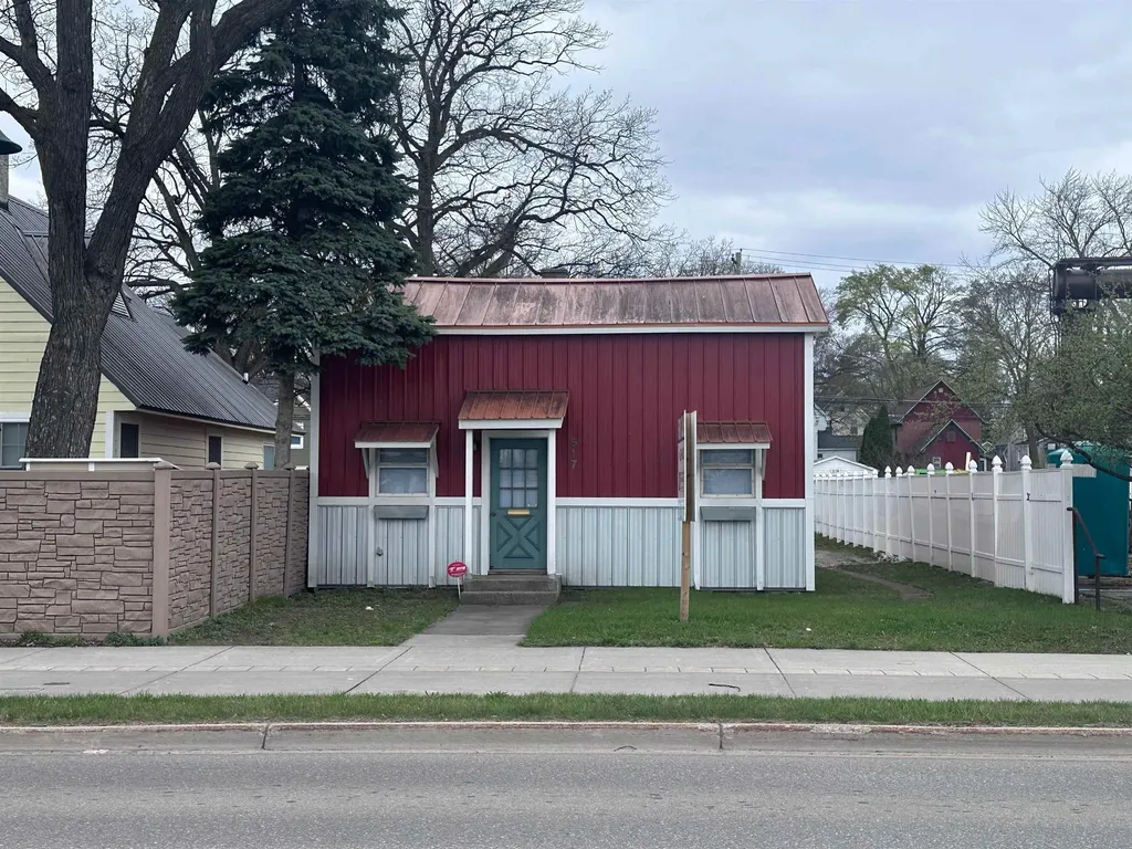 517 E Eighth Street Traverse City City MI 49686