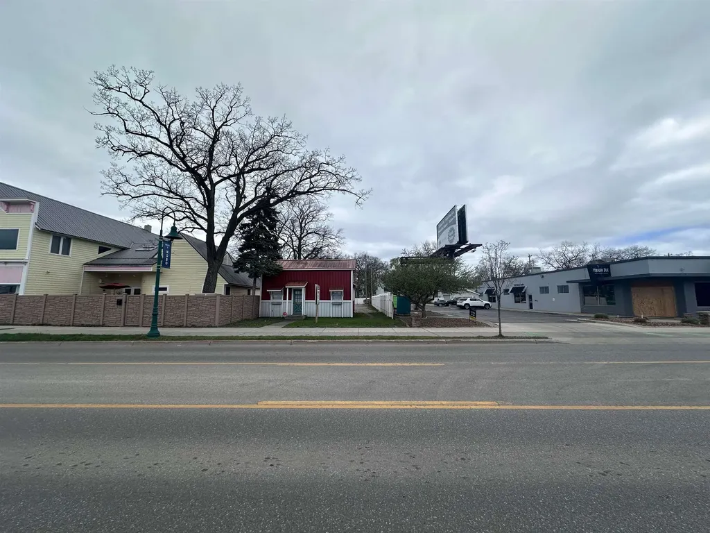 517 E Eighth Street Traverse City City MI 49686