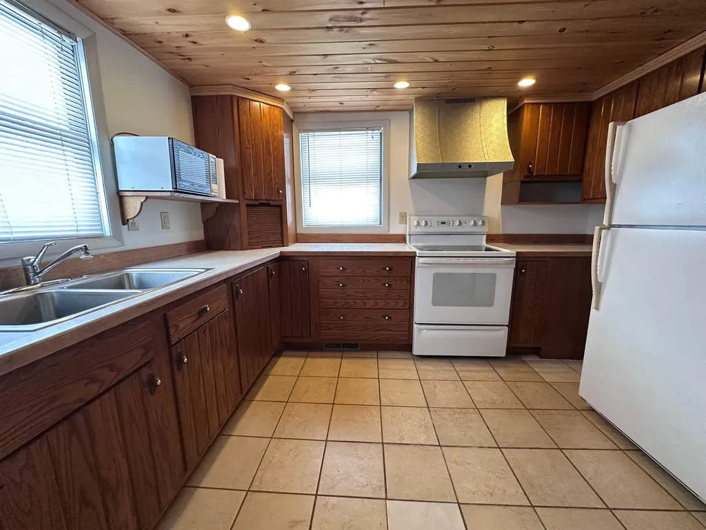 517 E Eighth Street Traverse City City MI 49686