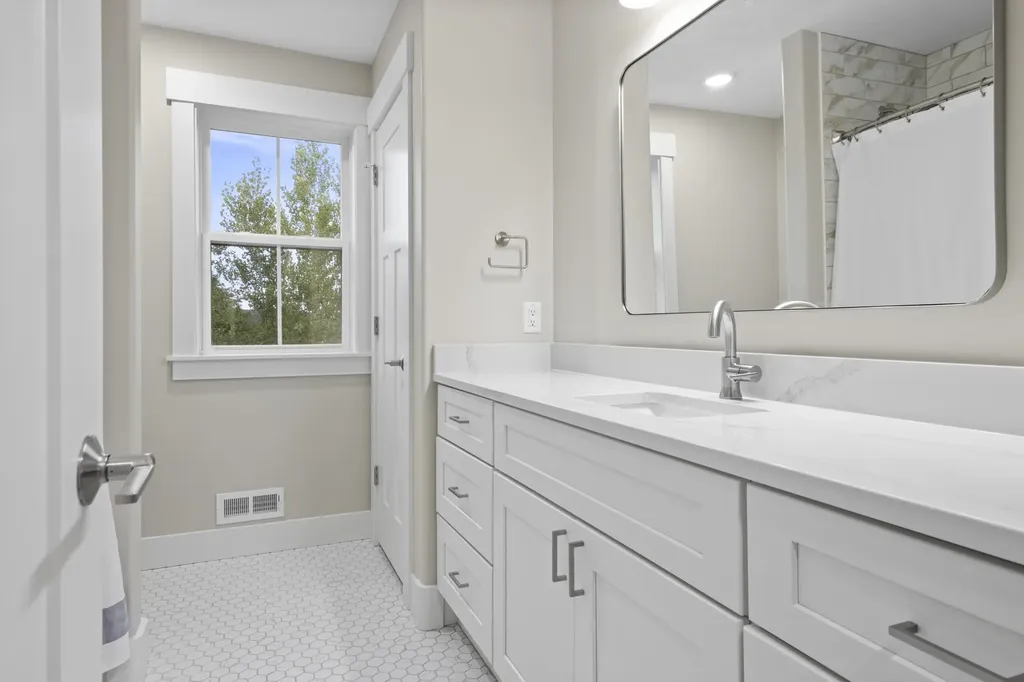 10708 Shrewbury Street Traverse City City MI 49684