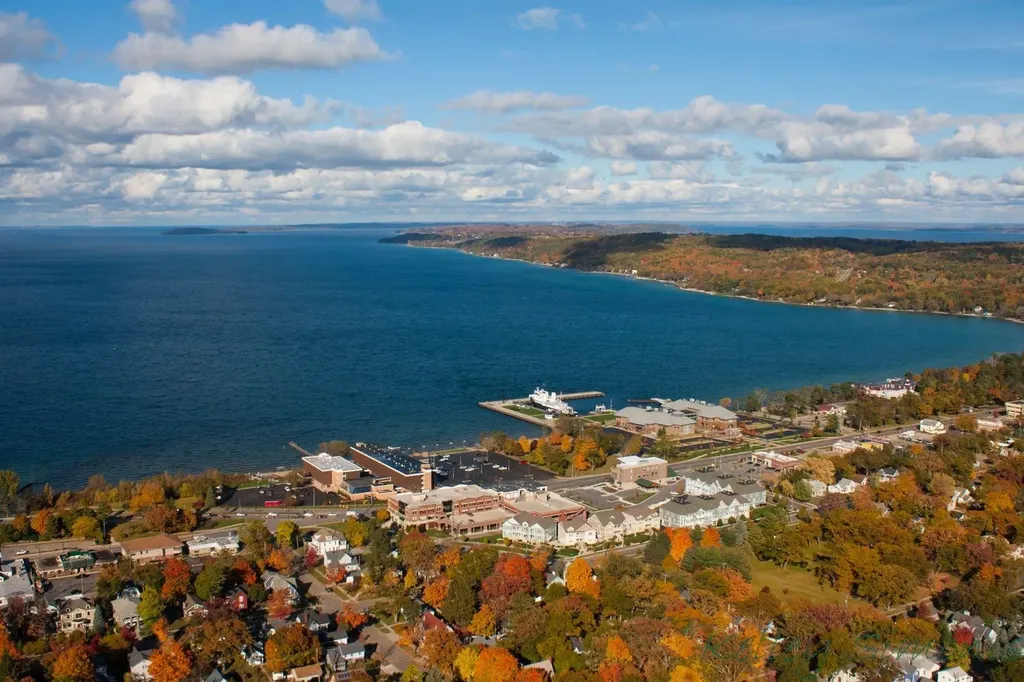 619 E Eighth Traverse City City MI 49686