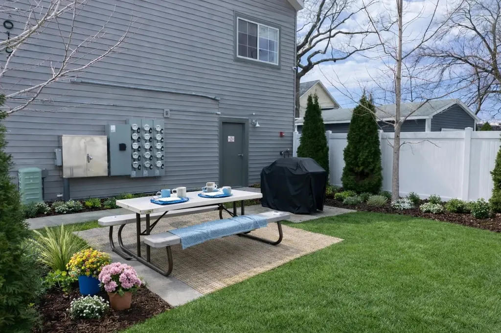 619 E Eighth Traverse City City MI 49686