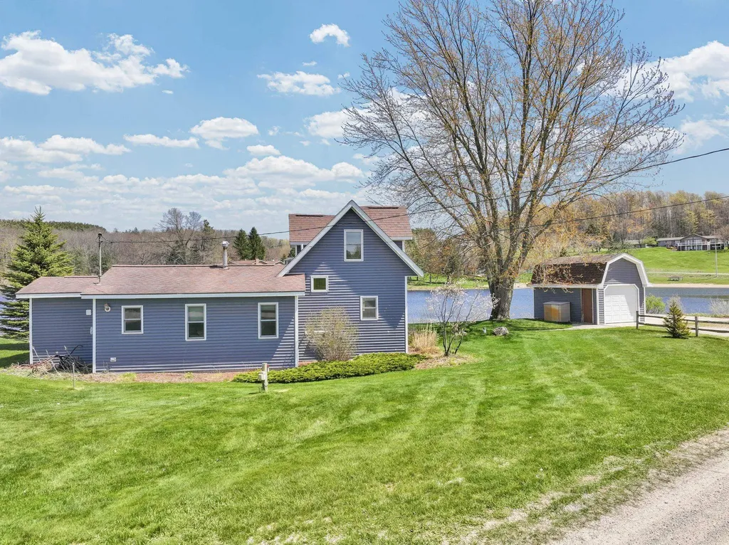 9351 E 50 Road Clam Lake Township MI 49601