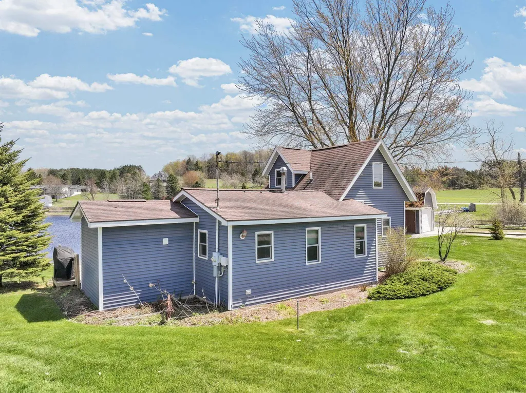9351 E 50 Road Clam Lake Township MI 49601