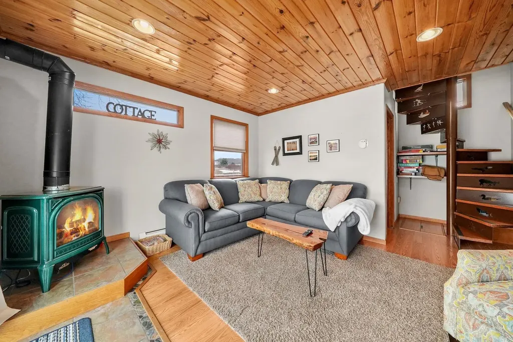 9351 E 50 Road Clam Lake Township MI 49601