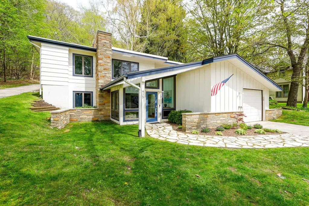 413-415 Leelanau Avenue Frankfort City MI 49635