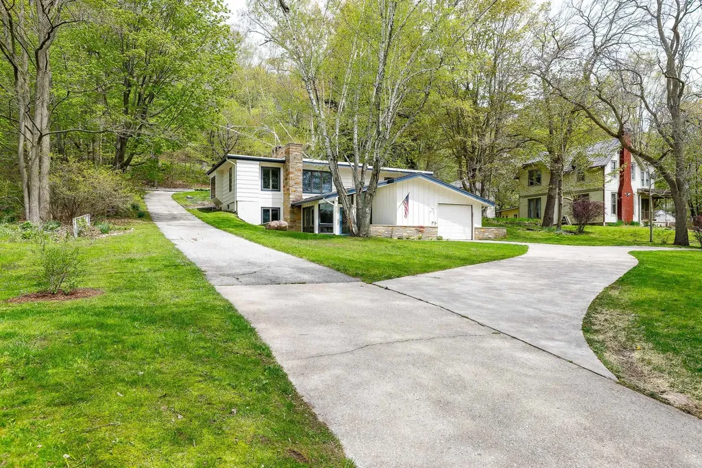 413-415 Leelanau Avenue Frankfort City MI 49635