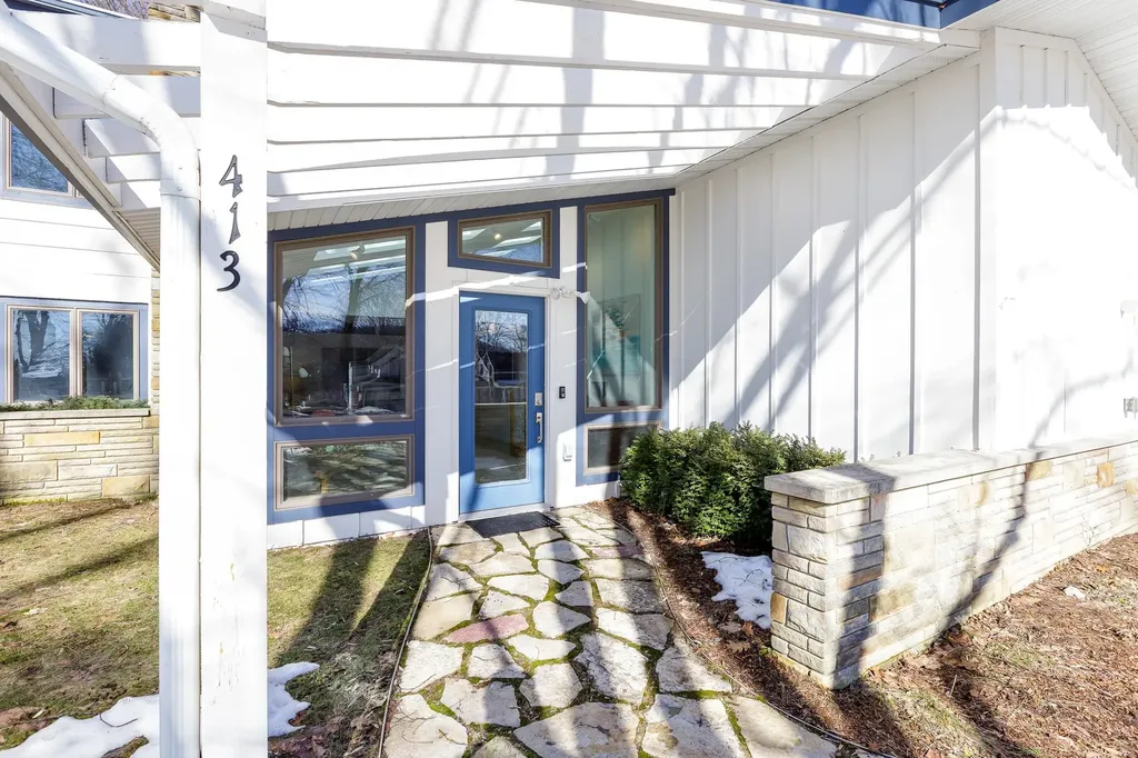413-415 Leelanau Avenue Frankfort City MI 49635