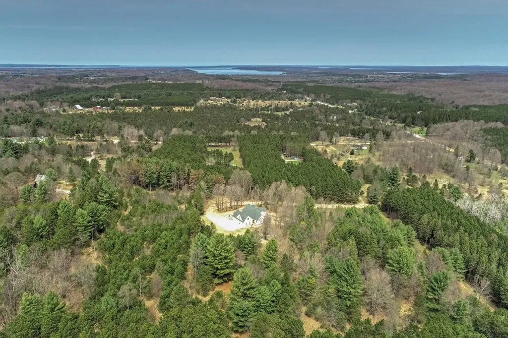 3855 Pulver Woods Drive Whitewater Township MI 49690