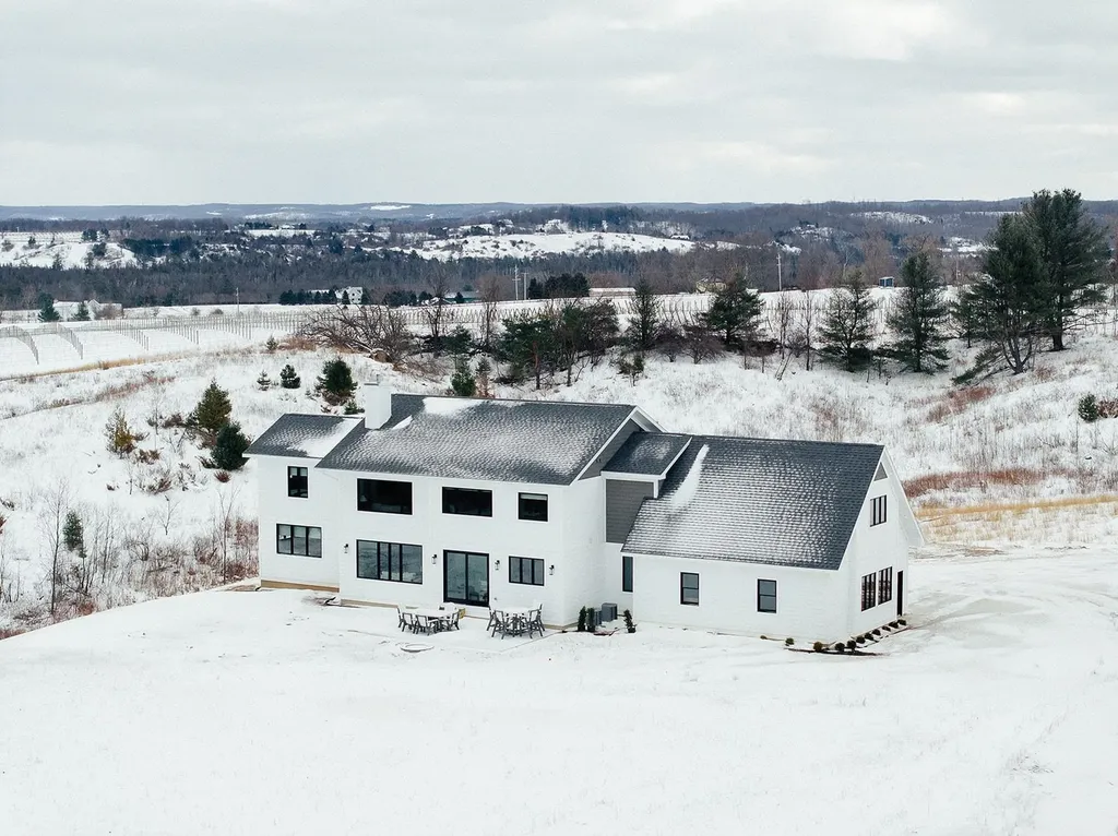 6707 Huntsman Drive Acme Township MI 49690