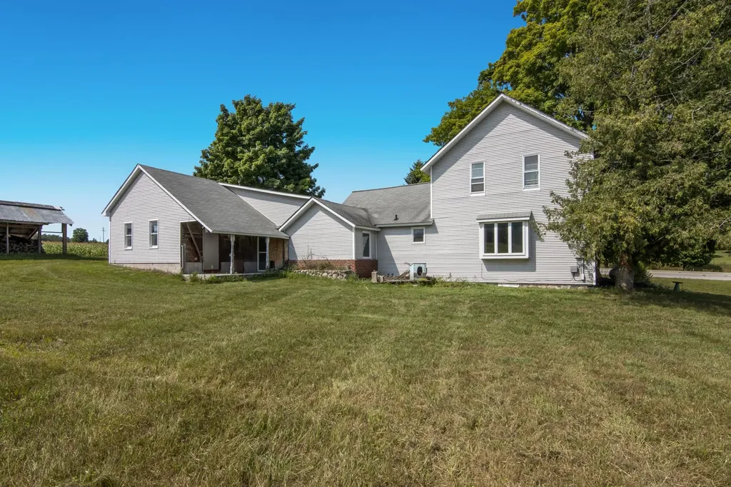 9224 E Duck Lake Road Suttons Bay Township MI 49682