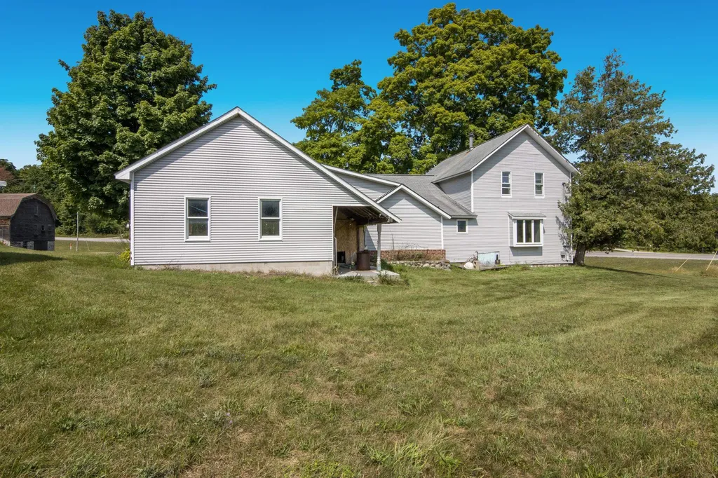9224 E Duck Lake Road Suttons Bay Township MI 49682