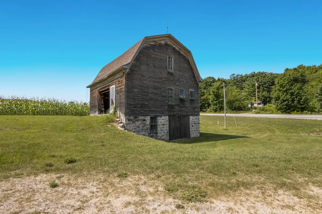 9224 E Duck Lake Road Suttons Bay Township MI 49682