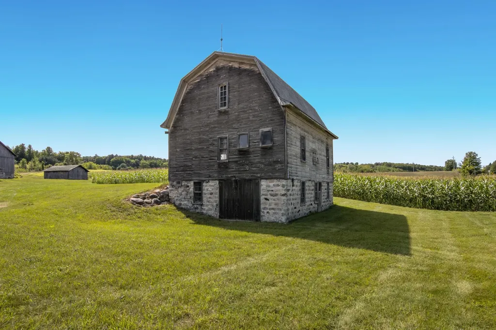 9224 E Duck Lake Road Suttons Bay Township MI 49682