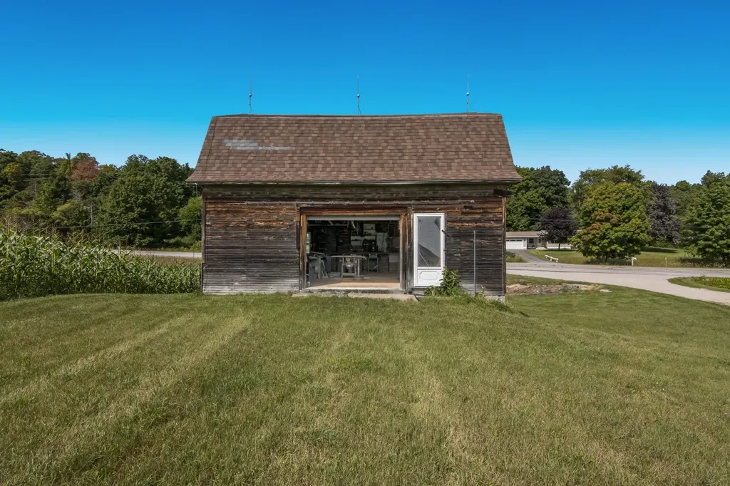 9224 E Duck Lake Road Suttons Bay Township MI 49682