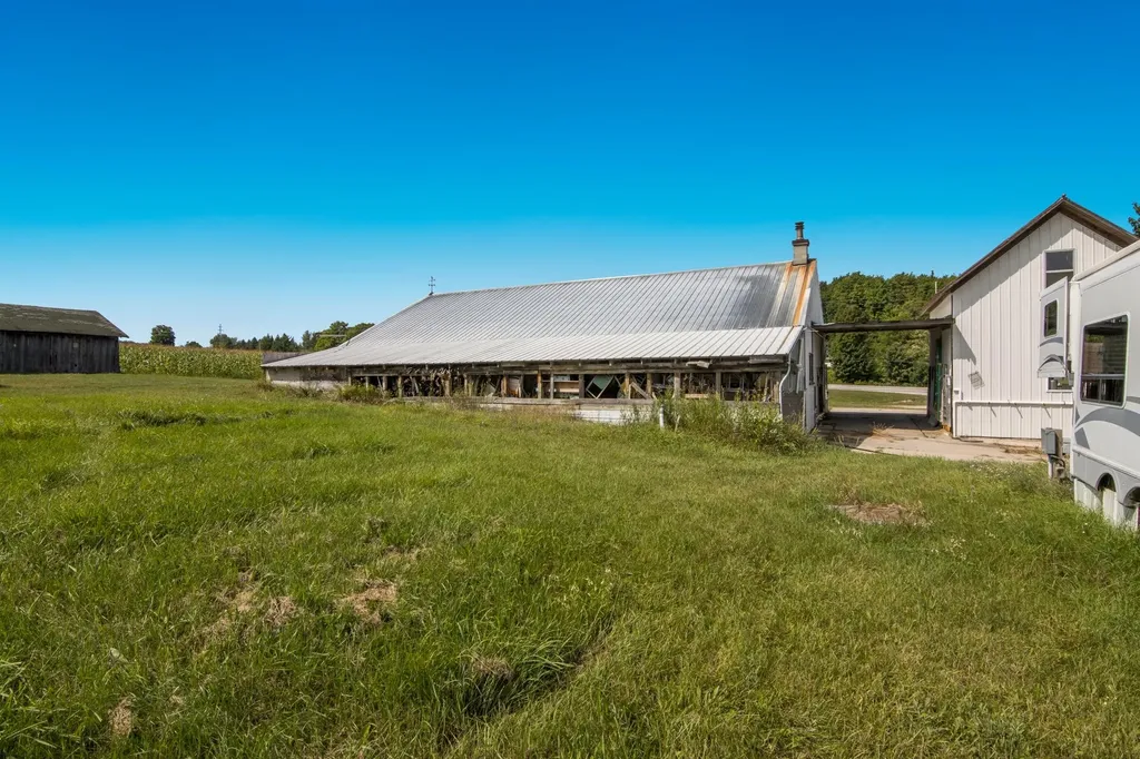 9224 E Duck Lake Road Suttons Bay Township MI 49682