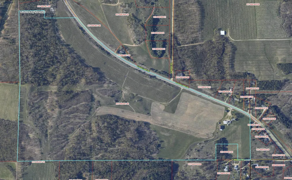 9224 E Duck Lake Road Suttons Bay Township MI 49682