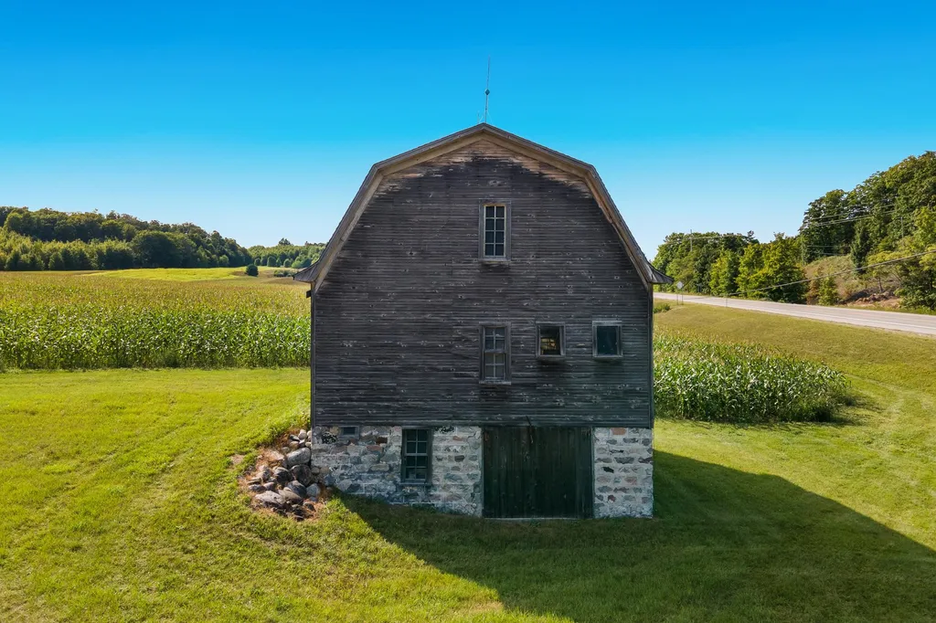 9224 E Duck Lake Road Suttons Bay Township MI 49682