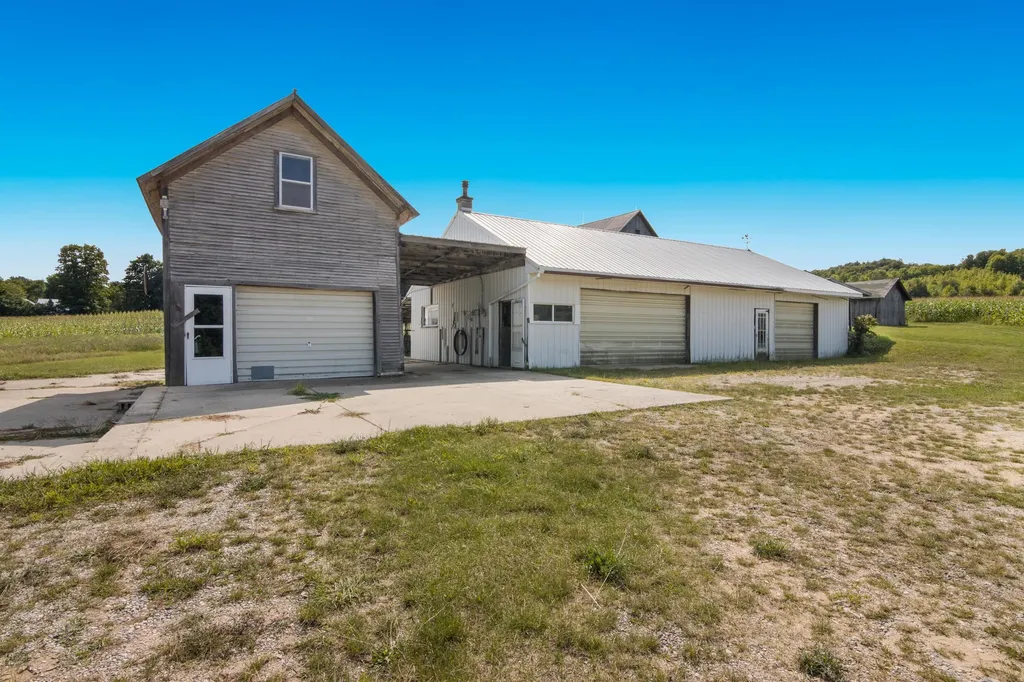 9224 E Duck Lake Road Suttons Bay Township MI 49682