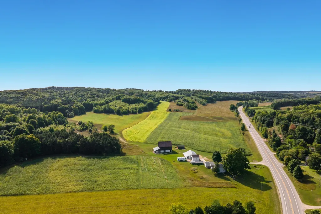 9224 E Duck Lake Road Suttons Bay Township MI 49682