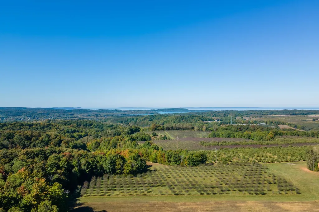 9224 E Duck Lake Road Suttons Bay Township MI 49682