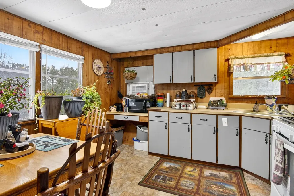 6585 Wallaker Road Joyfield Township MI 49616
