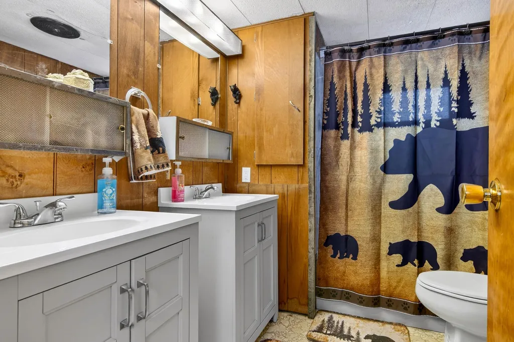 6585 Wallaker Road Joyfield Township MI 49616