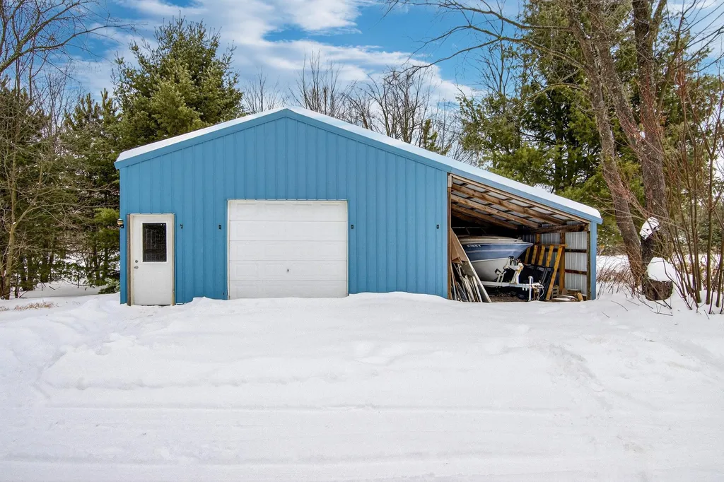 6585 Wallaker Road Joyfield Township MI 49616