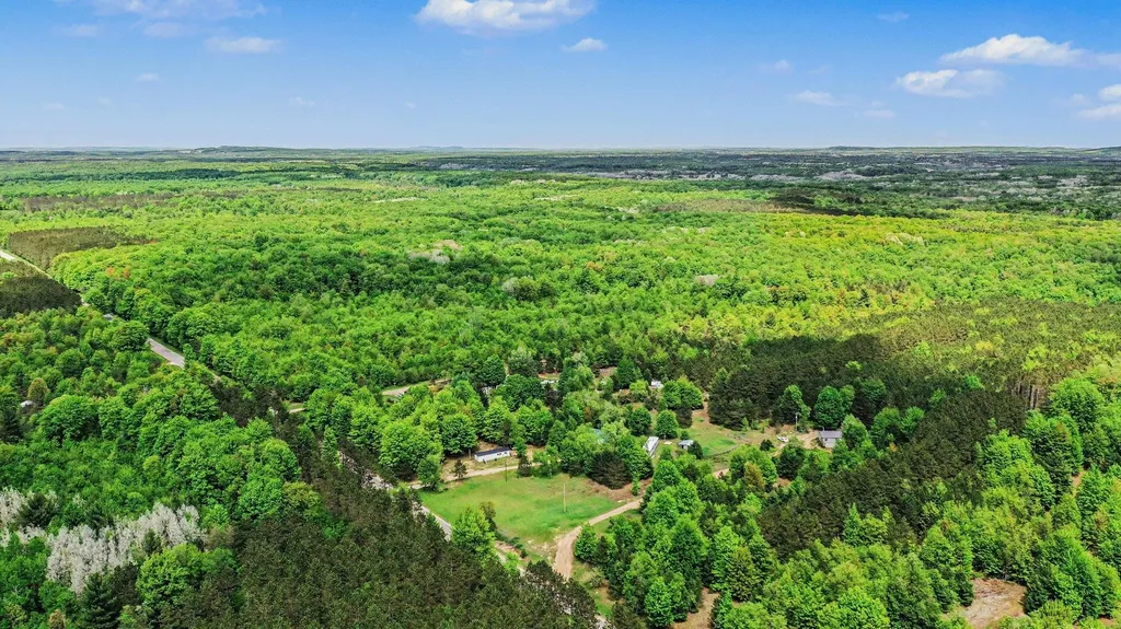 6585 Wallaker Road Joyfield Township MI 49616