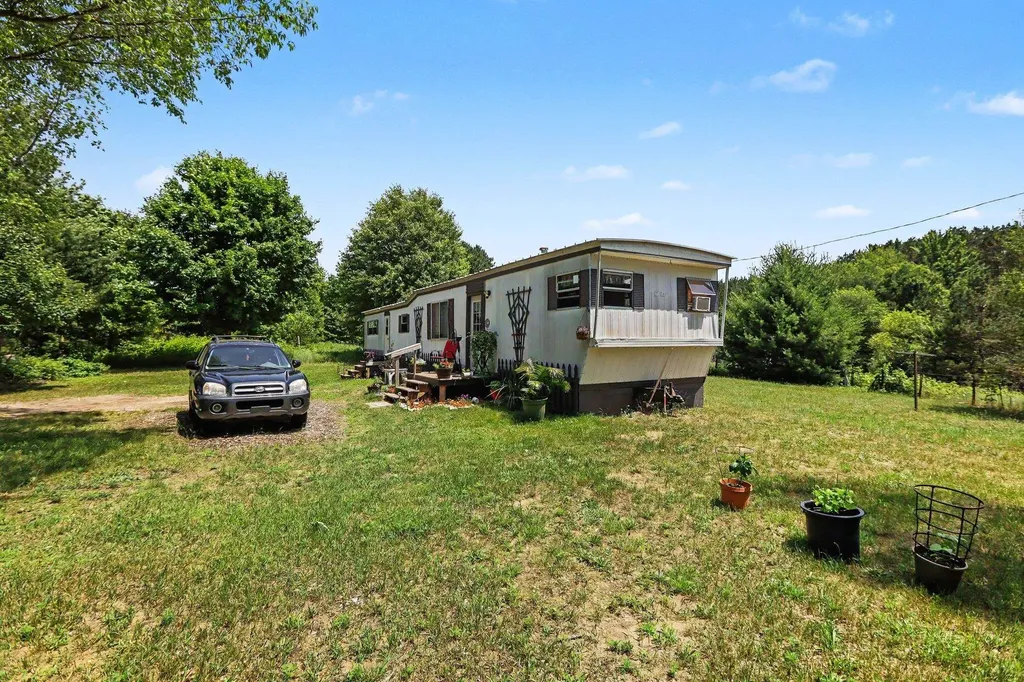 6585 Wallaker Road Joyfield Township MI 49616