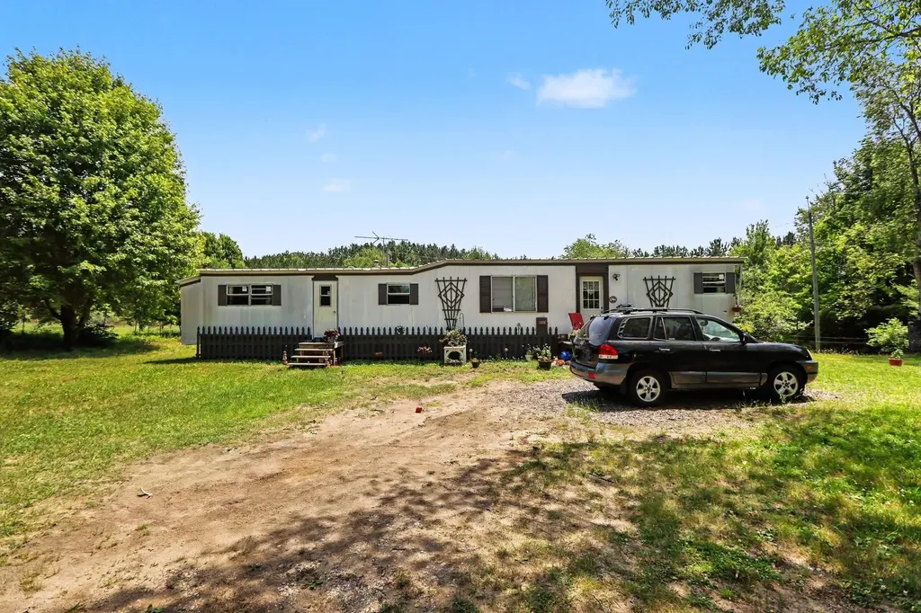 6585 Wallaker Road Joyfield Township MI 49616