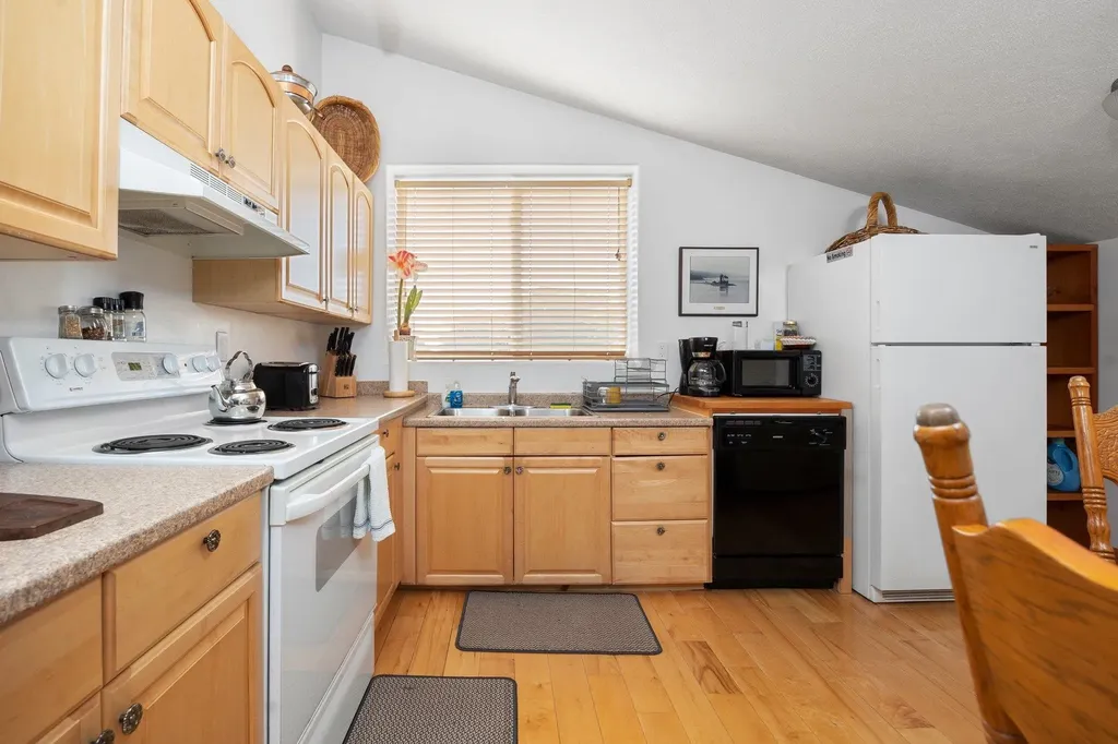 5046 S West Bay Shore Bingham Township MI 49682