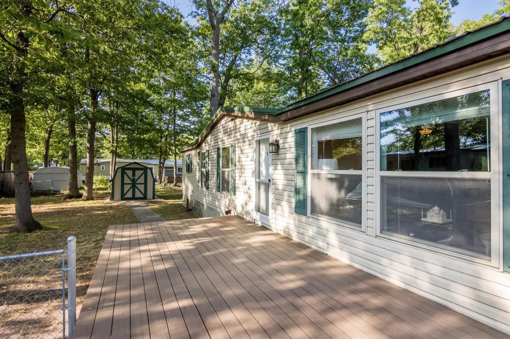 819 Gladewood Lane Garfield Charter Township MI 49686