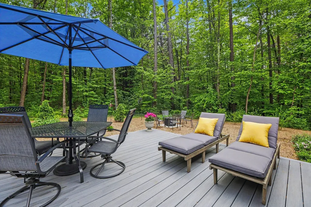 16753 S Sunset Shores Drive Elk Rapids Township MI 49690