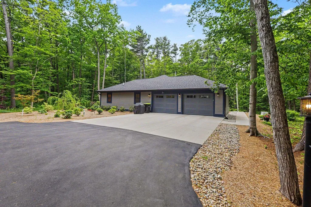 16753 S Sunset Shores Drive Elk Rapids Township MI 49690