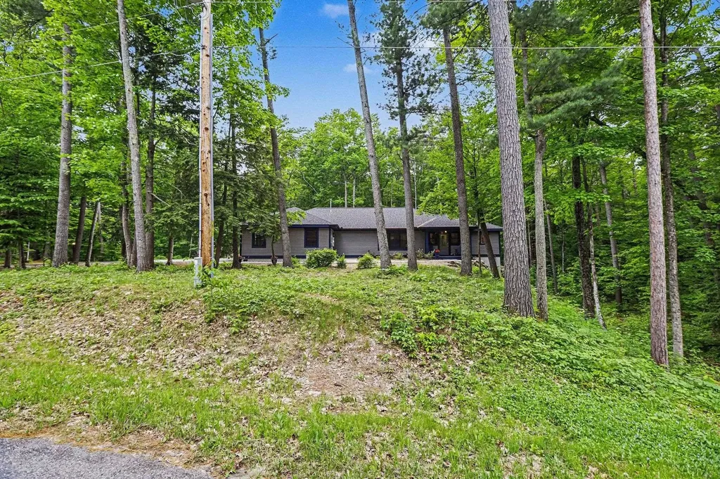 16753 S Sunset Shores Drive Elk Rapids Township MI 49690