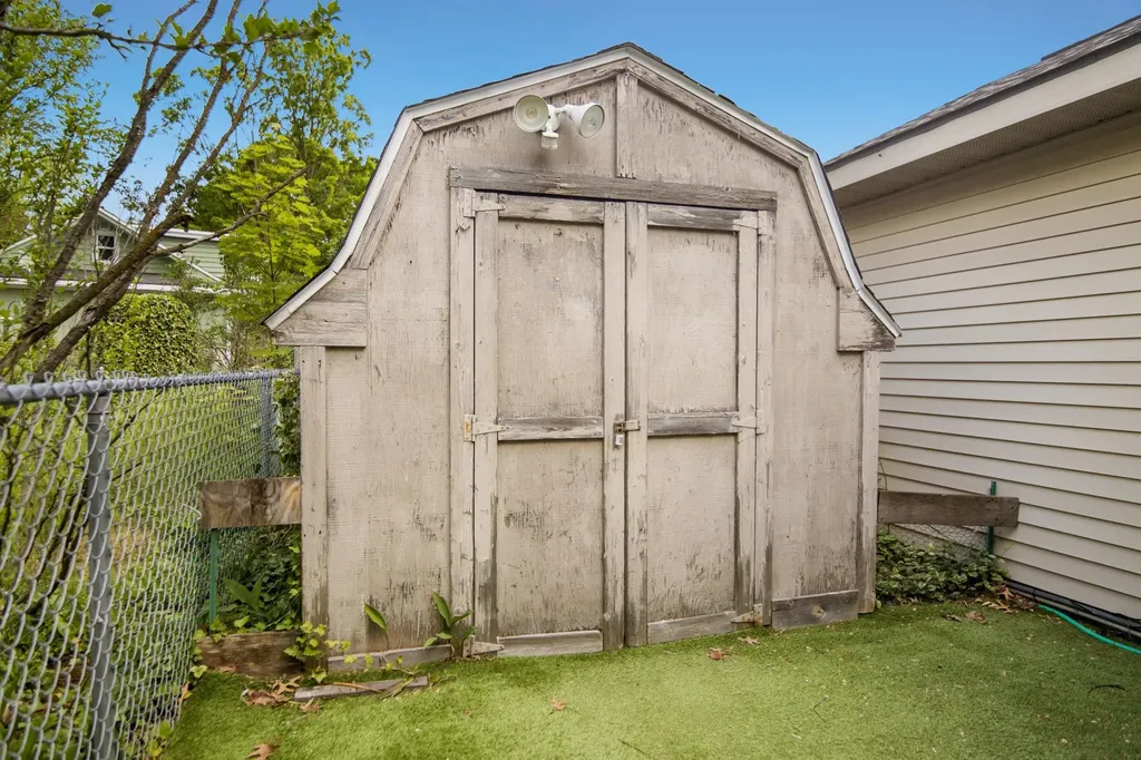 914 S Maple Street Traverse City City MI 49684