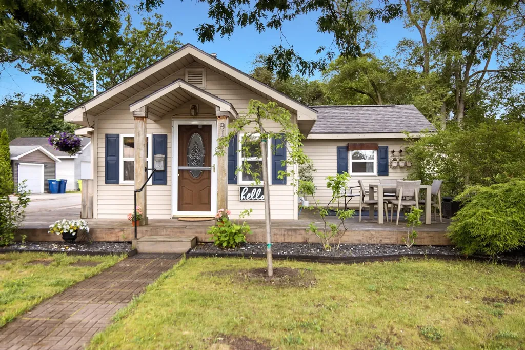 914 S Maple Street Traverse City City MI 49684