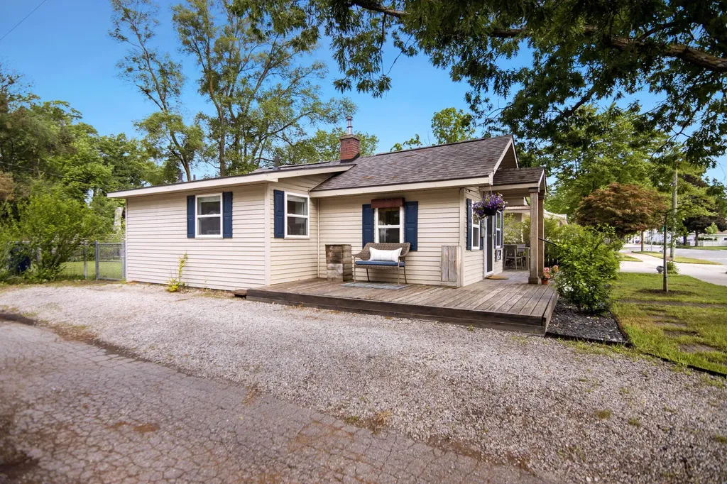 914 S Maple Street Traverse City City MI 49684