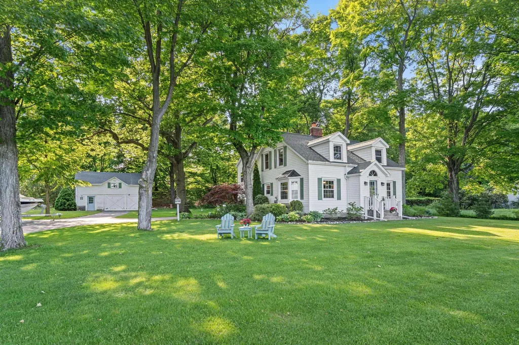 9714 SW Bay Shore Drive Elmwood Charter Township MI 49684