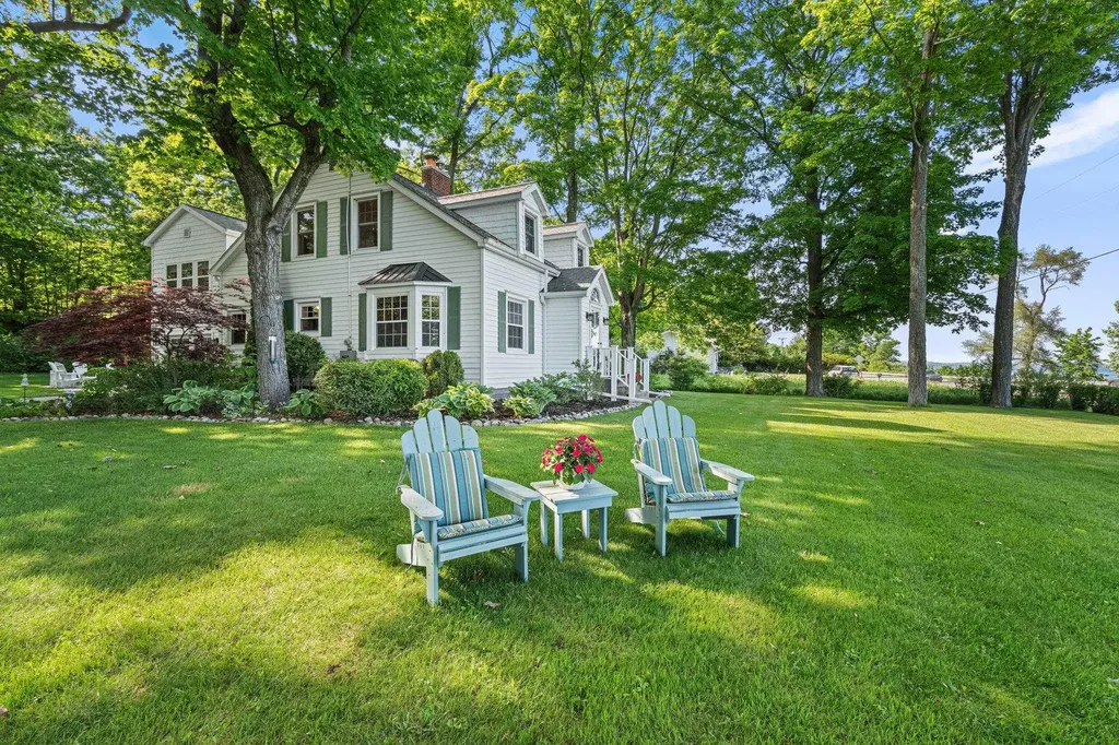 9714 SW Bay Shore Drive Elmwood Charter Township MI 49684