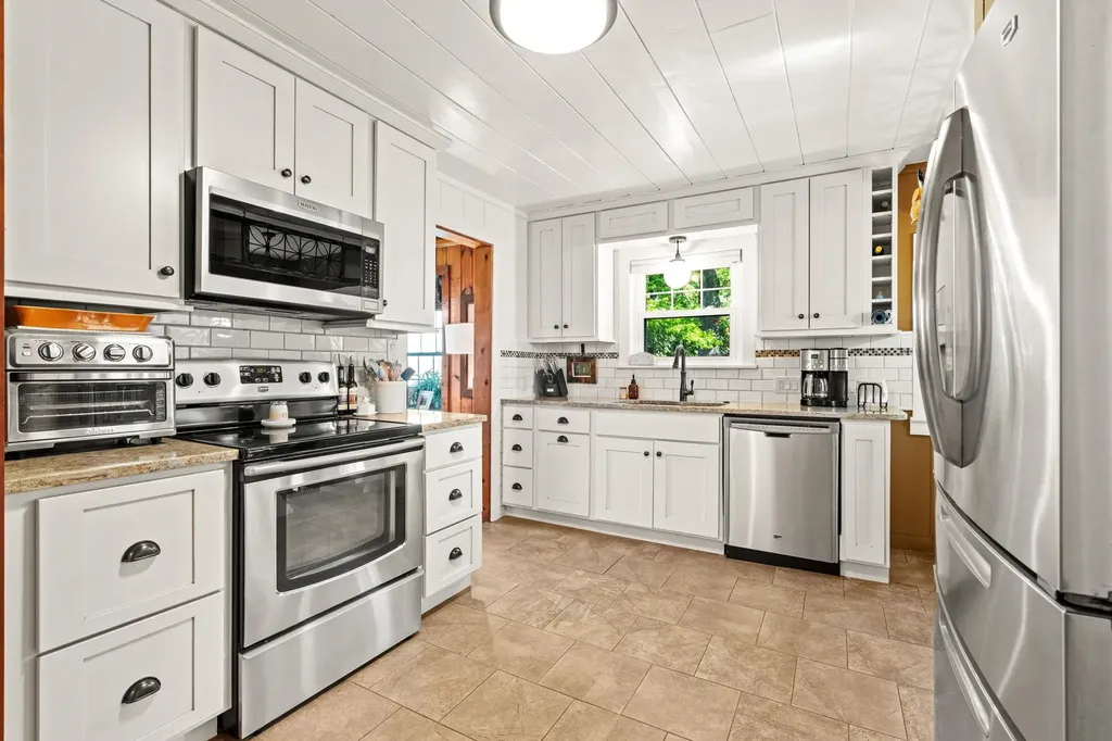 9714 SW Bay Shore Drive Elmwood Charter Township MI 49684