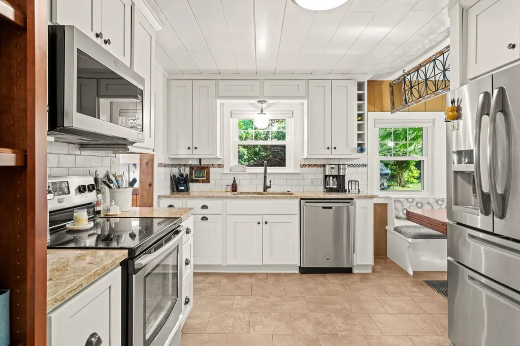 9714 SW Bay Shore Drive Elmwood Charter Township MI 49684