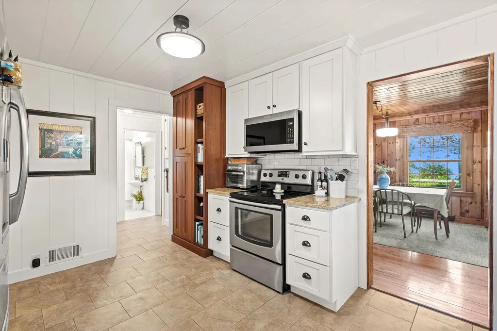 9714 SW Bay Shore Drive Elmwood Charter Township MI 49684