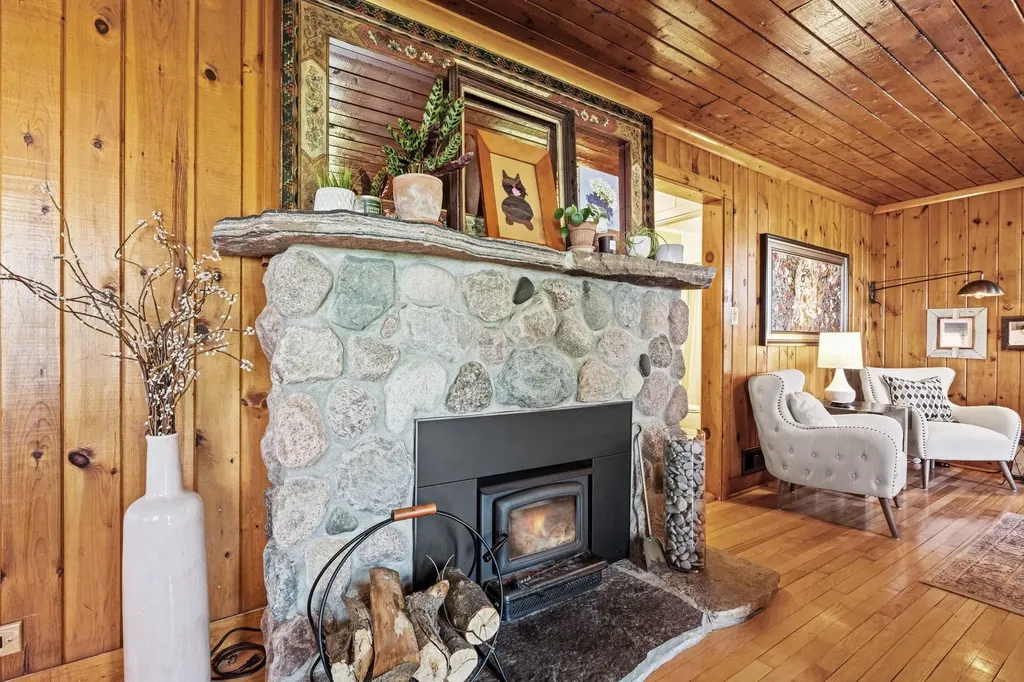 9714 SW Bay Shore Drive Elmwood Charter Township MI 49684
