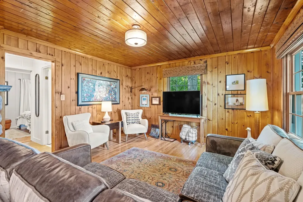 9714 SW Bay Shore Drive Elmwood Charter Township MI 49684
