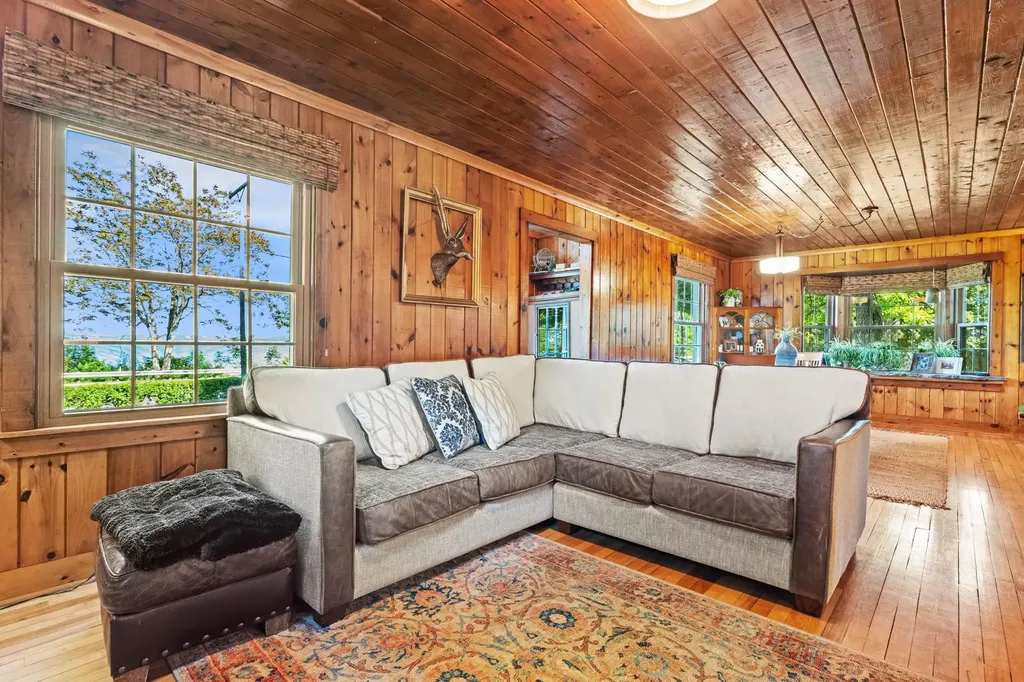 9714 SW Bay Shore Drive Elmwood Charter Township MI 49684