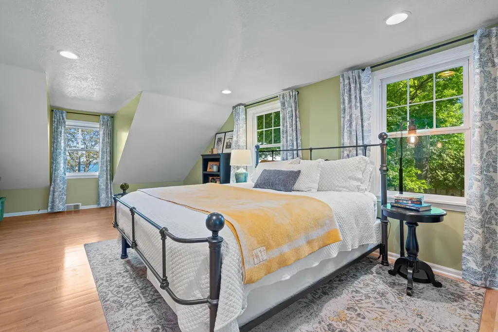 9714 SW Bay Shore Drive Elmwood Charter Township MI 49684
