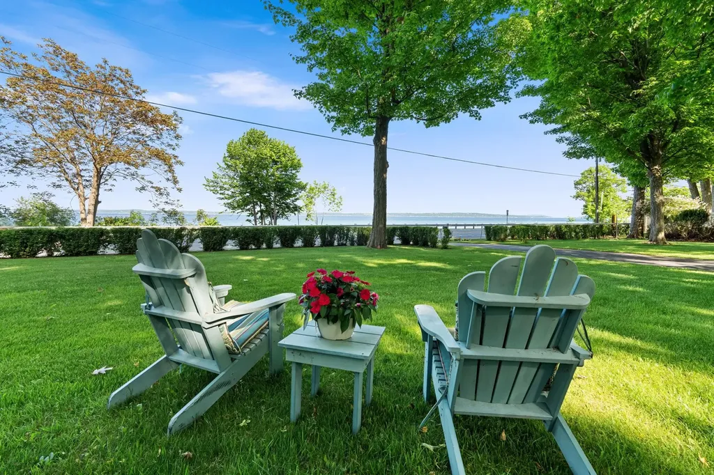 9714 SW Bay Shore Drive Elmwood Charter Township MI 49684