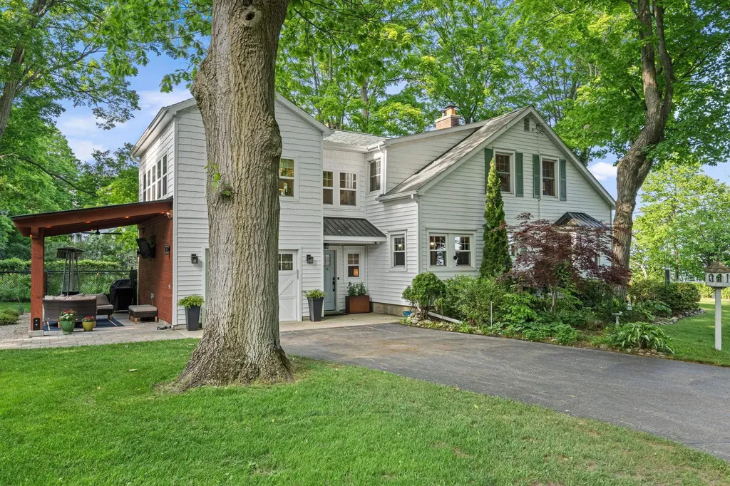 9714 SW Bay Shore Drive Elmwood Charter Township MI 49684